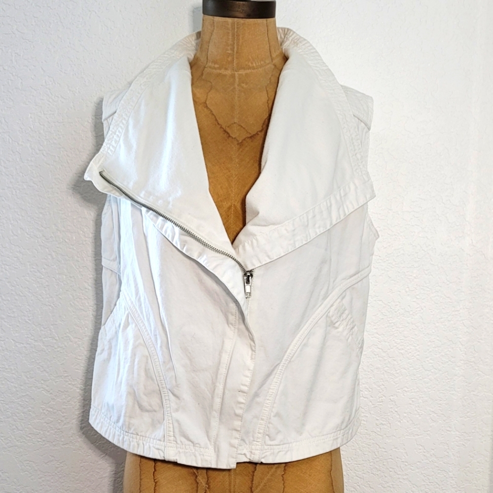 White asymmetrical moto style vest. Size med